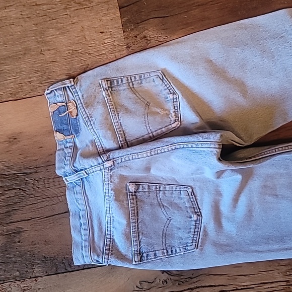 VINTAGE 1990s LEVI 501. BUTTON FLY. DISTRESSED AMAZING OLD PAIR OF JEANS. - Picture 6 of 13